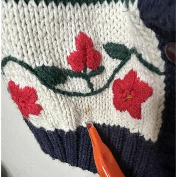 Vtg Casual Corner Womens Embroidered Cardigan Christmas Sweater Size M Knit - Picture 9 of 10